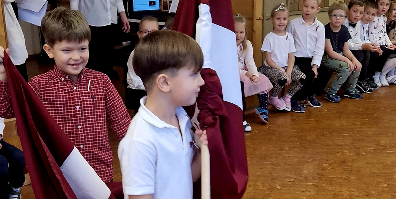 Svinam valsts svētkus!