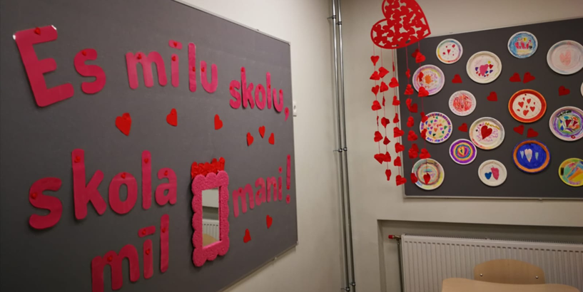 Rīgas 9. vidusskolas skolēni apliecina mīlestību skolai