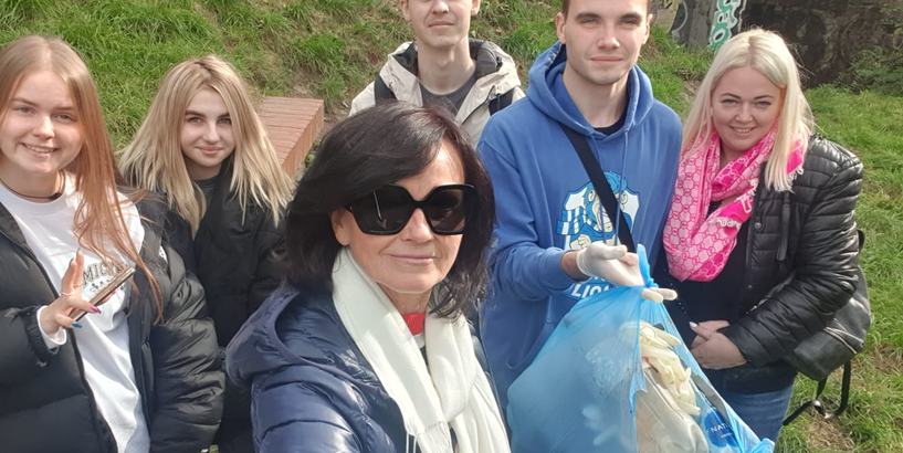 Rīgas Reinholda Šmēlinga vidusskola projektā "Laiks palīdzēt!" 