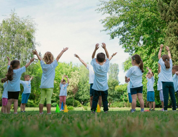 Izsludināts atkārtotais konkurss RVP IKSD izglītības iestādēm brīvā laika aktivitāšu rīkošanai 2026. gada jūnijā