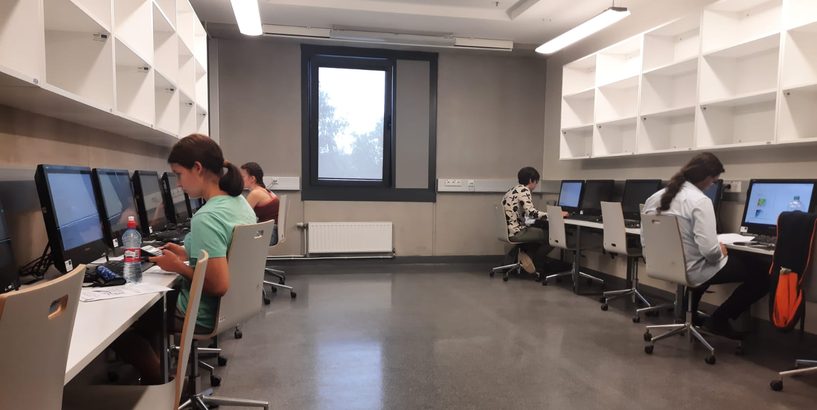 Starptautisko mācību priekšmetu olimpiāžu nedēļā augstus panākumus guvušas meitenes