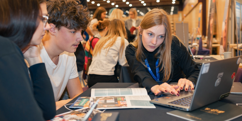 Rīgā tiek atklāta starptautiskā ārzemju izglītības izstāde