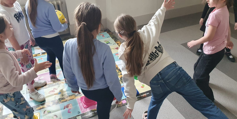 Bērniem pieejamas lielformāta sporta un galda spēles