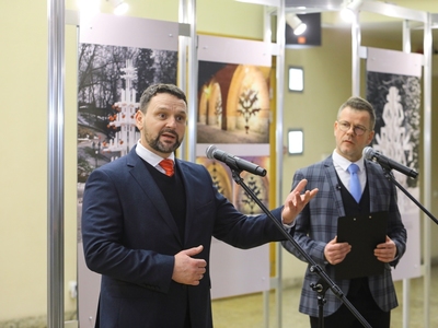 f64_20191205_izst_017.jpg