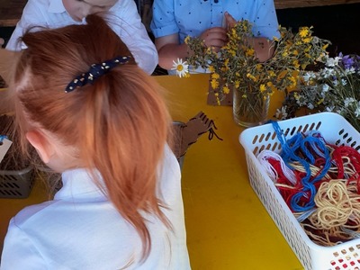 gatavojot gleznu.jpg