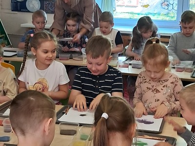 kr?saino smilšu nodarb?ba.jpg