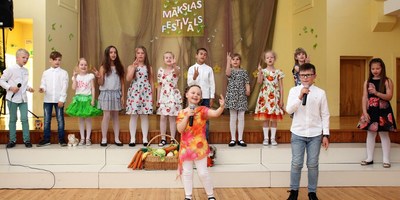 Mākslas festivāls "Pa varavīksnes tiltu pretī Latvijas simtgadei"