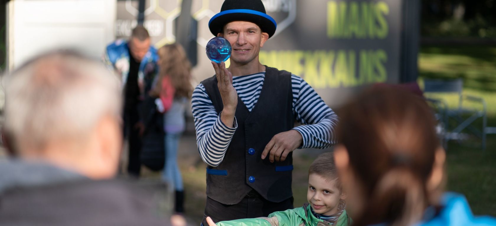 Zinību dienas svinībās Ēbelmuižas parkā