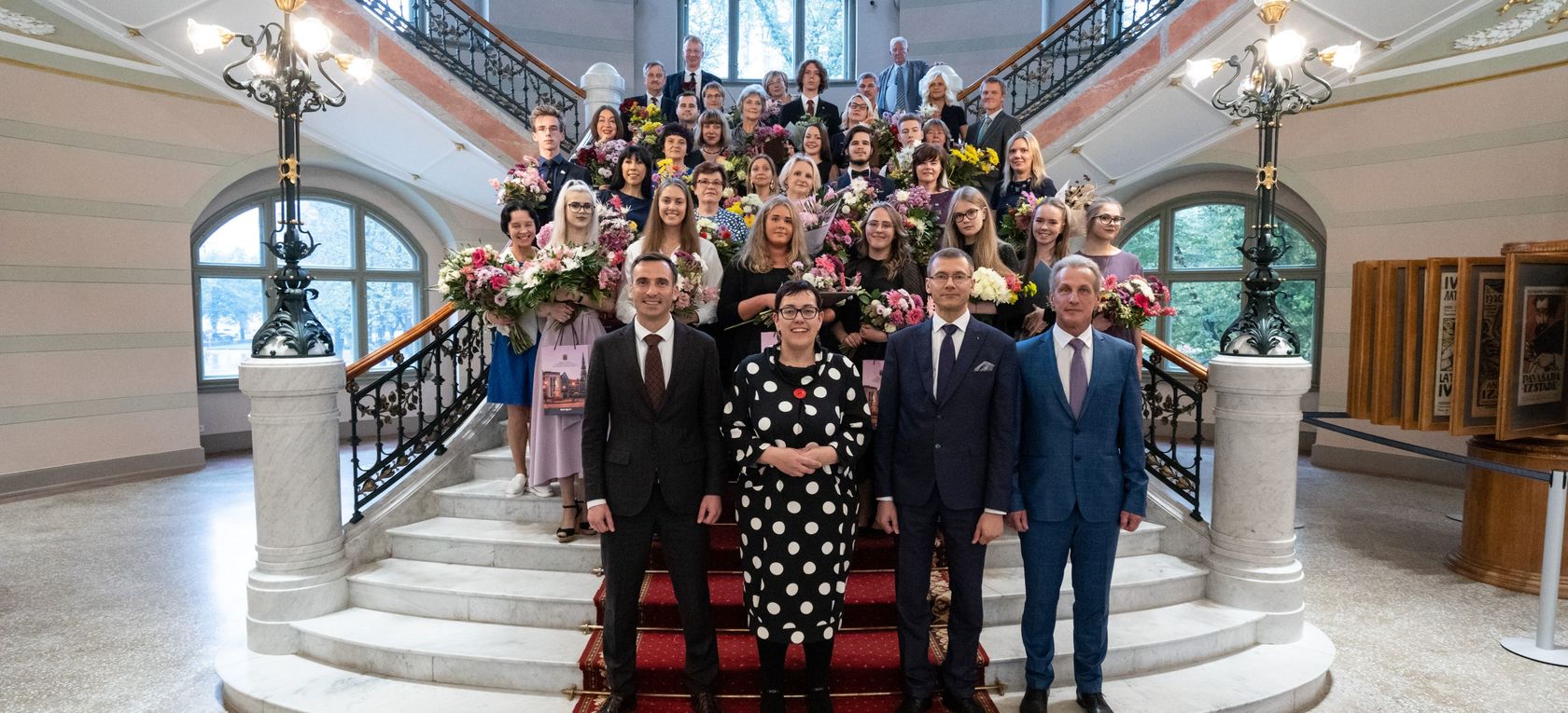  Rīgas labākie skolotāji un skolēni saņēma pašvaldības balvas