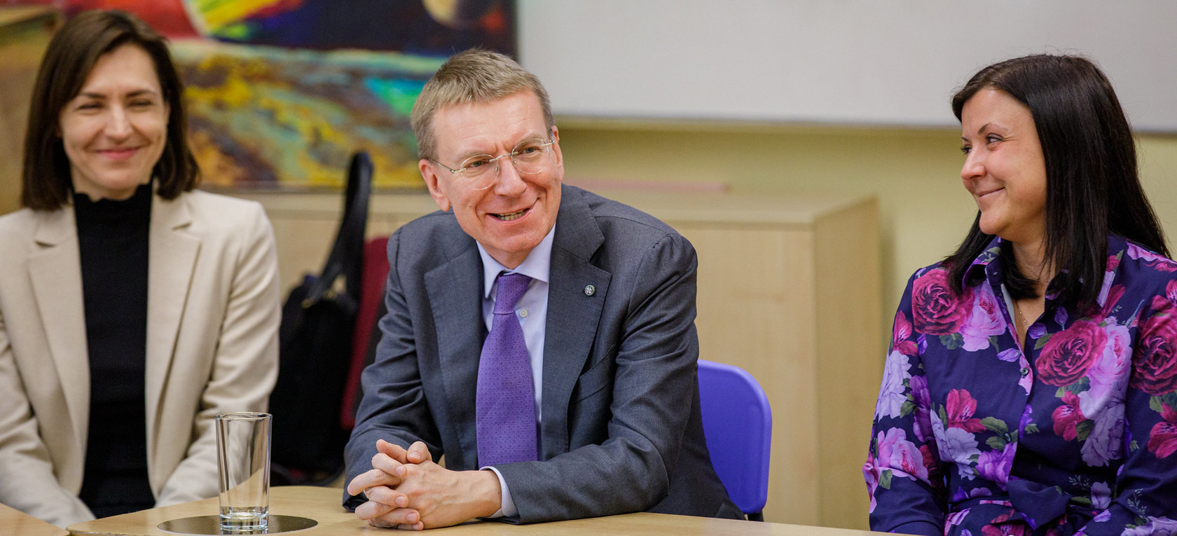 Valsts prezidenta Edgara Rinkēviča dalība Rīgas 45. vidusskolas skolēnu pašpārvaldes raidierakstā "Sarunas bēniņos" un tikšanās ar skolēniem